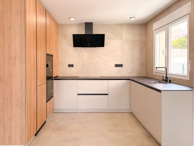 3 soverom Hus til salgs i El Campello med garasje - € 550 000 (Ref: 9819427)