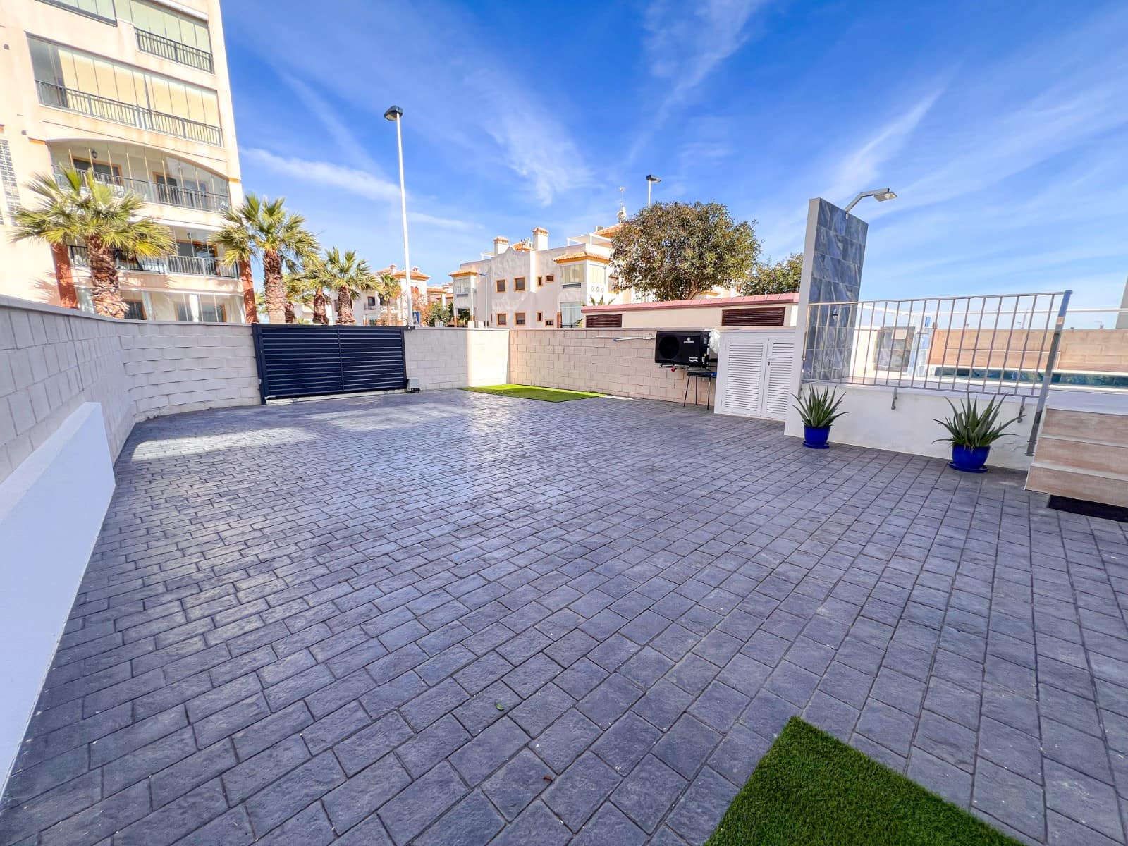 3 chambre Appartement à vendre à Guardamar del Segura avec piscine garage - 399 000 € (Ref: 9819428)