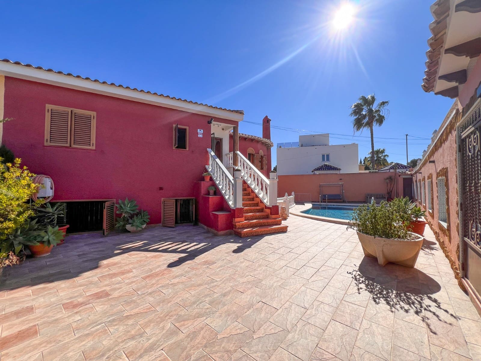 6 bedroom Townhouse for sale in Torrevieja with pool - € 480,000 (Ref: 9819429)