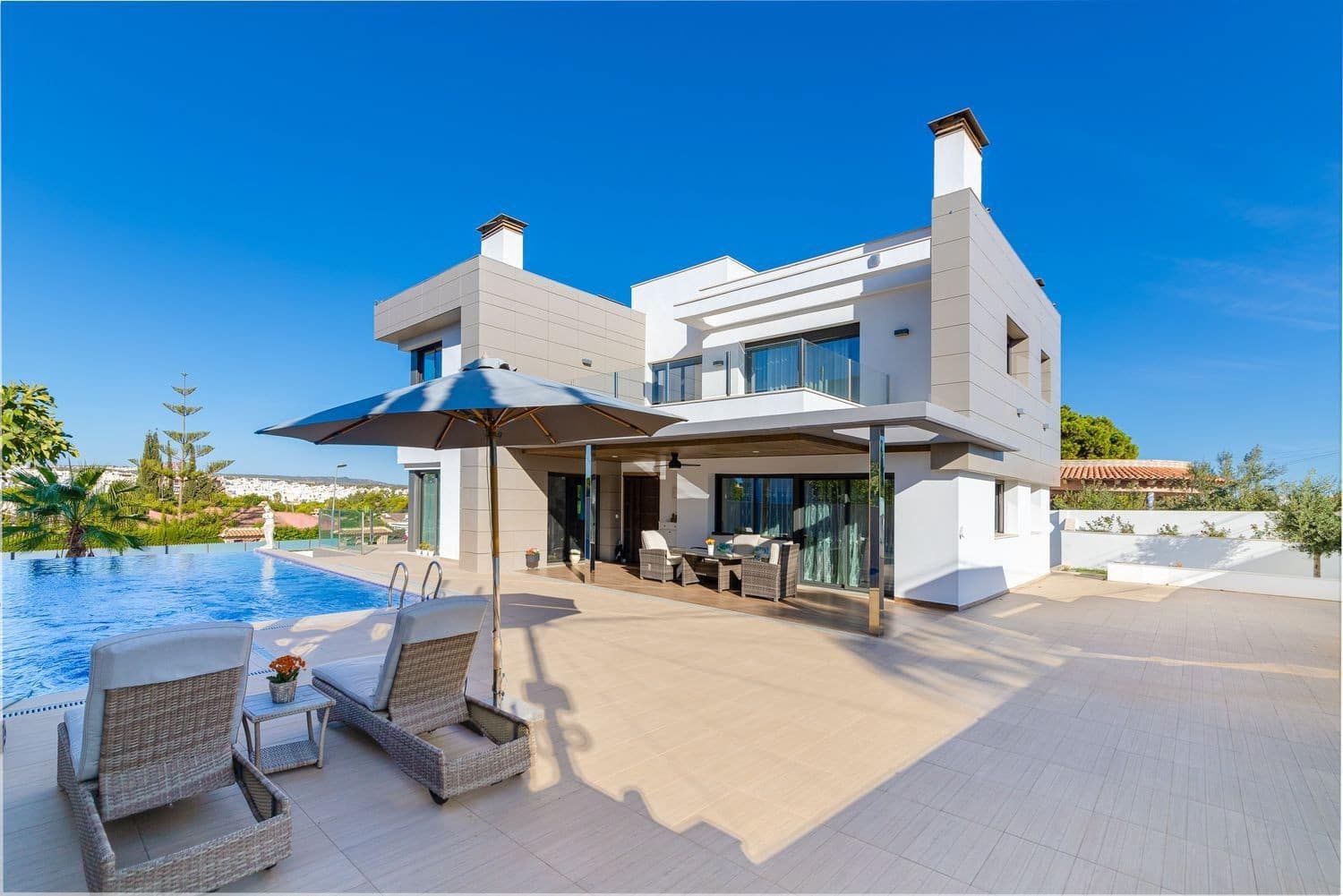 4 camera da letto Villa in vendita in Torrevieja con piscina garage - 1.275.000 € (Rif: 9819430)