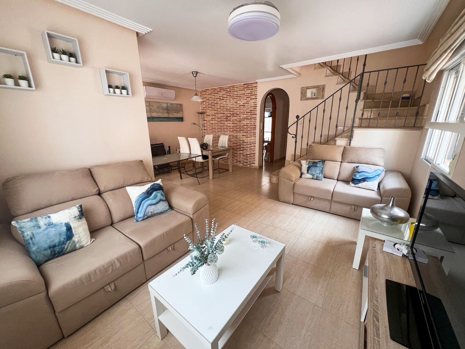 3 soveværelse Byhus til salg i Pilar de la Horadada med swimmingpool - € 369.000 (Ref: 9819432)