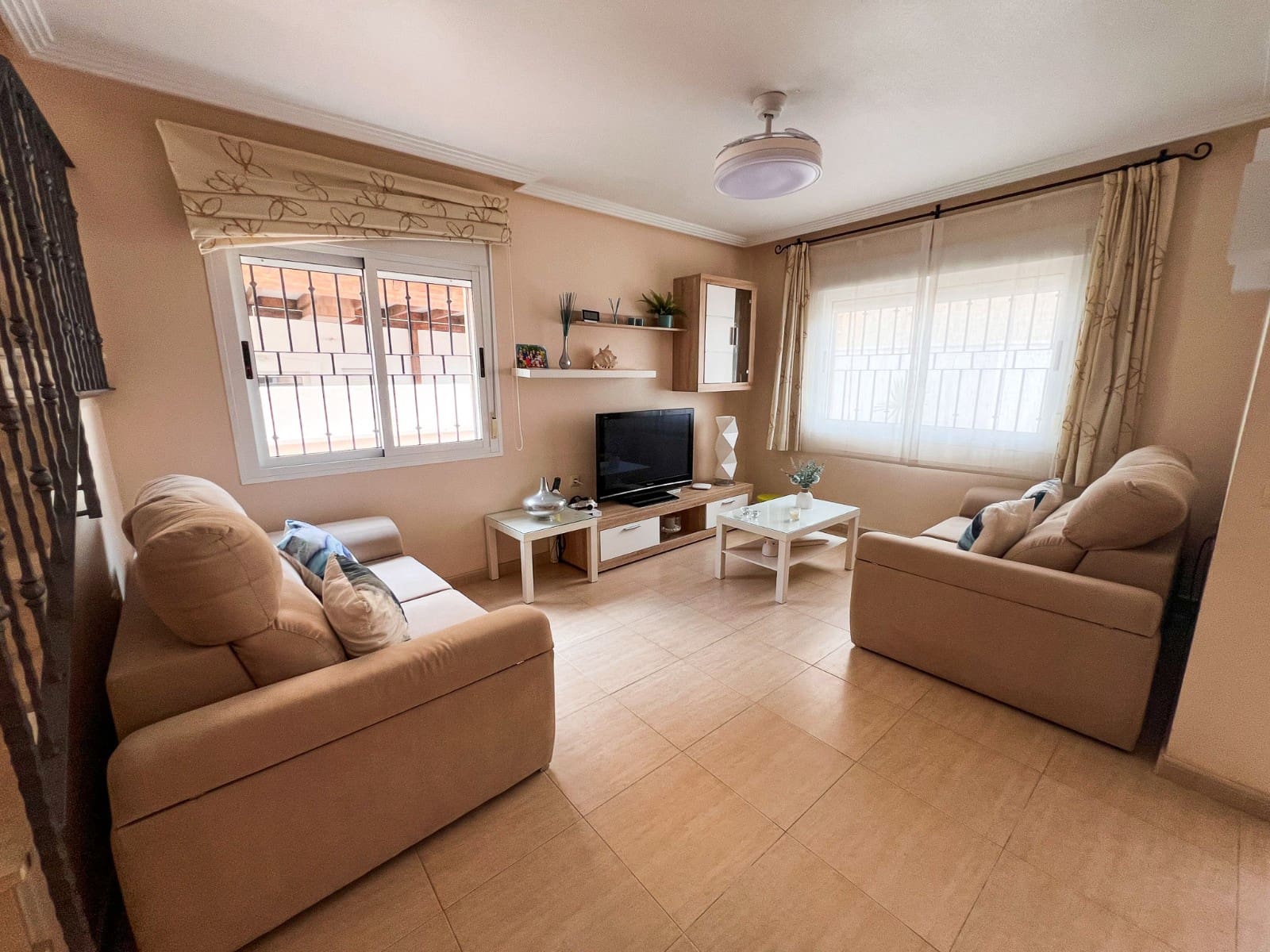 3 soveværelse Byhus til salg i Pilar de la Horadada med swimmingpool - € 369.000 (Ref: 9819432)