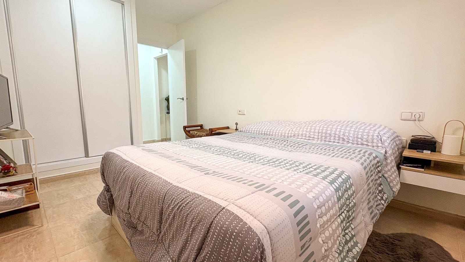 3 makuuhuone Omakotitalo myytävänä paikassa Arenales del Sol mukana uima-altaan 
autotalli - 378 000 € (Ref: 9819434)