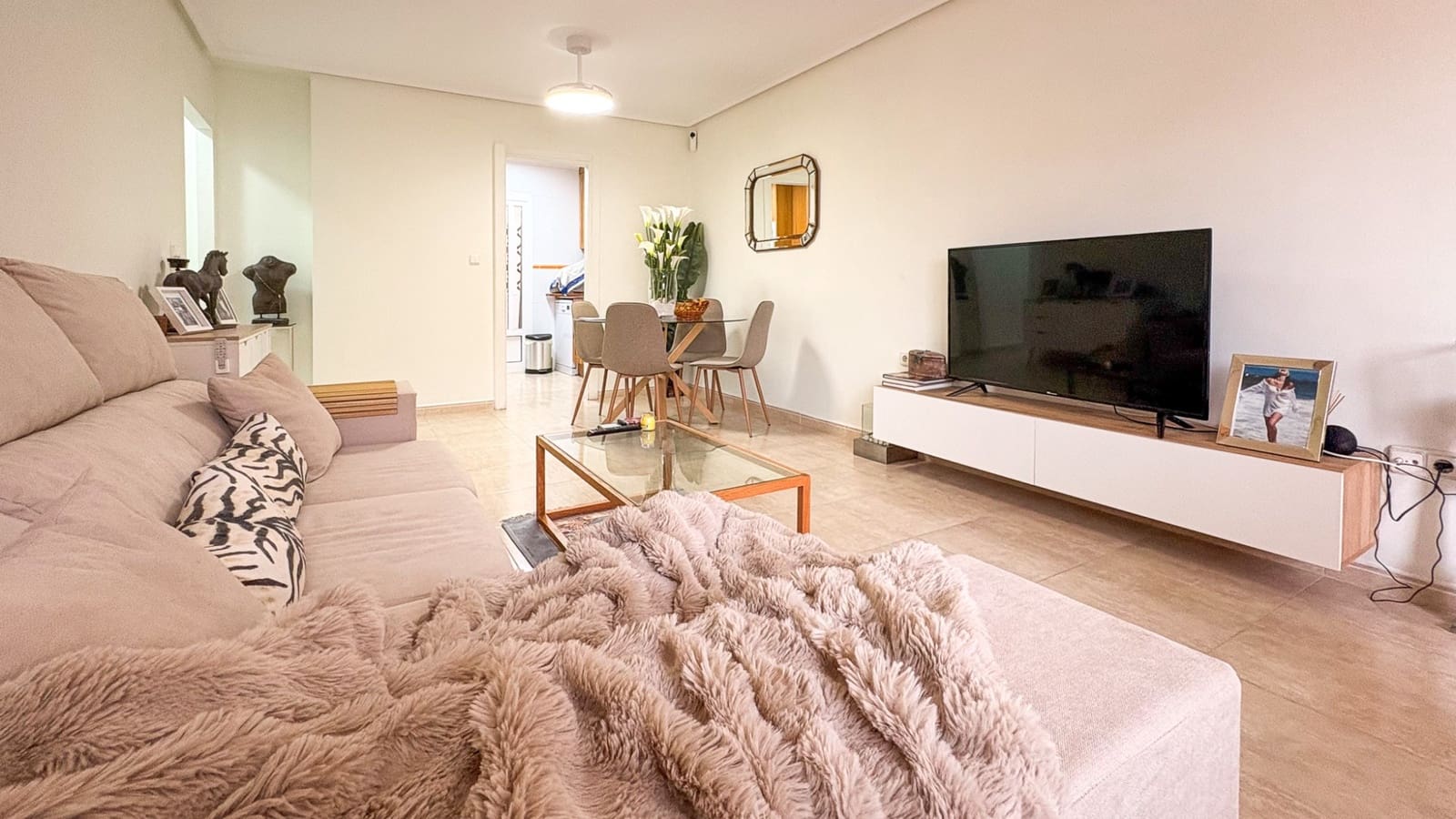3 makuuhuone Omakotitalo myytävänä paikassa Arenales del Sol mukana uima-altaan 
autotalli - 378 000 € (Ref: 9819434)