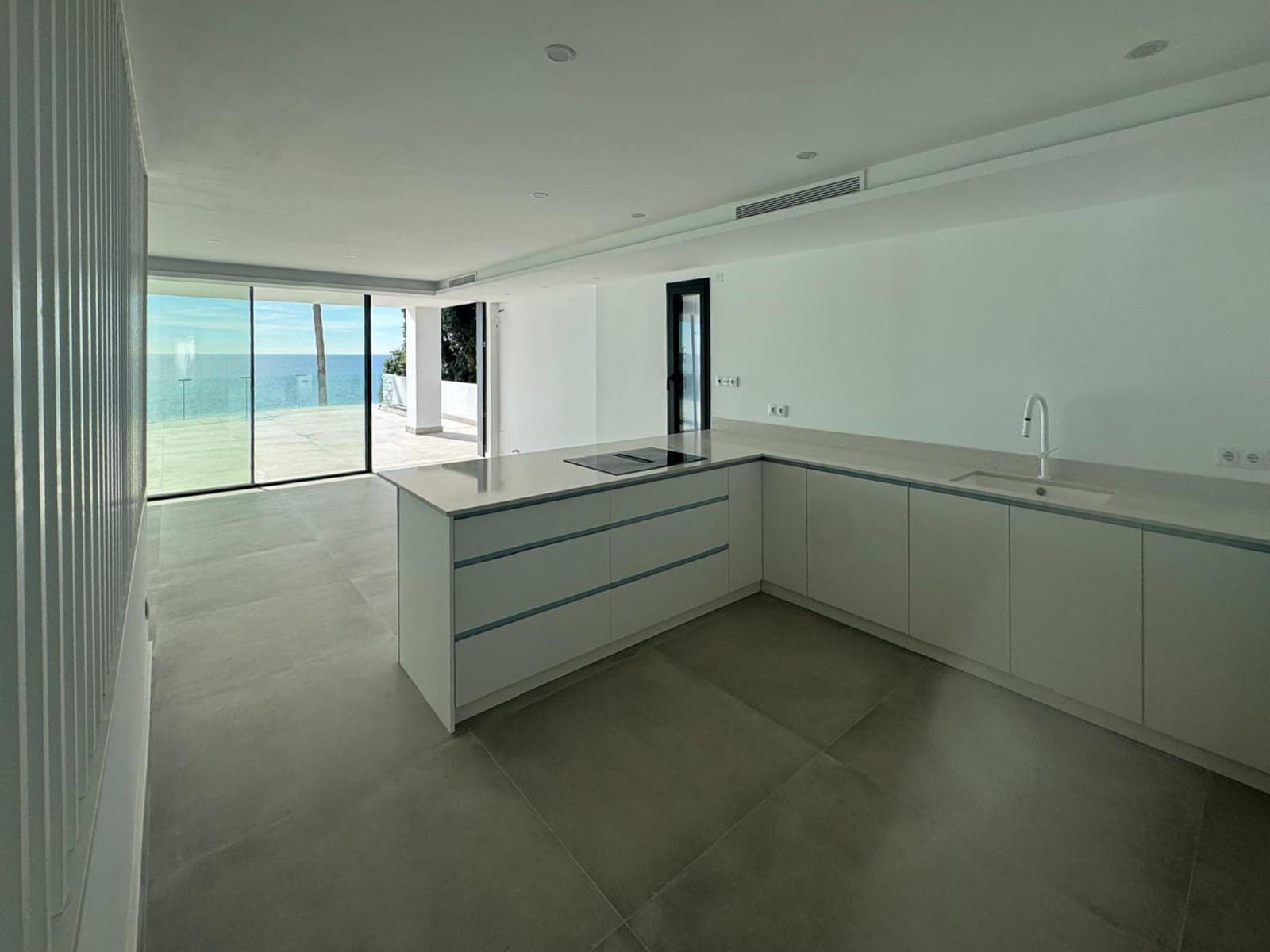 5 chambre Villa/Maison à vendre à El Campello avec piscine garage - 2 700 000 € (Ref: 9819435)