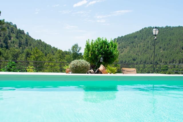 8 soveværelse Villa til salg i Onil med swimmingpool - € 2.000.000 (Ref: 9819467)