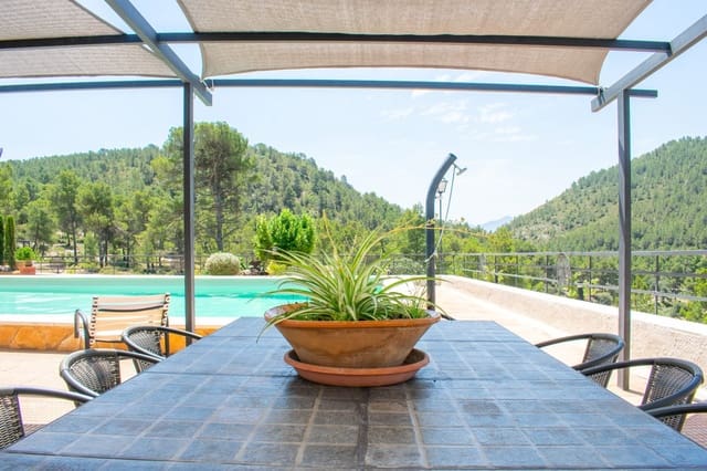 8 soveværelse Villa til salg i Onil med swimmingpool - € 2.000.000 (Ref: 9819467)
