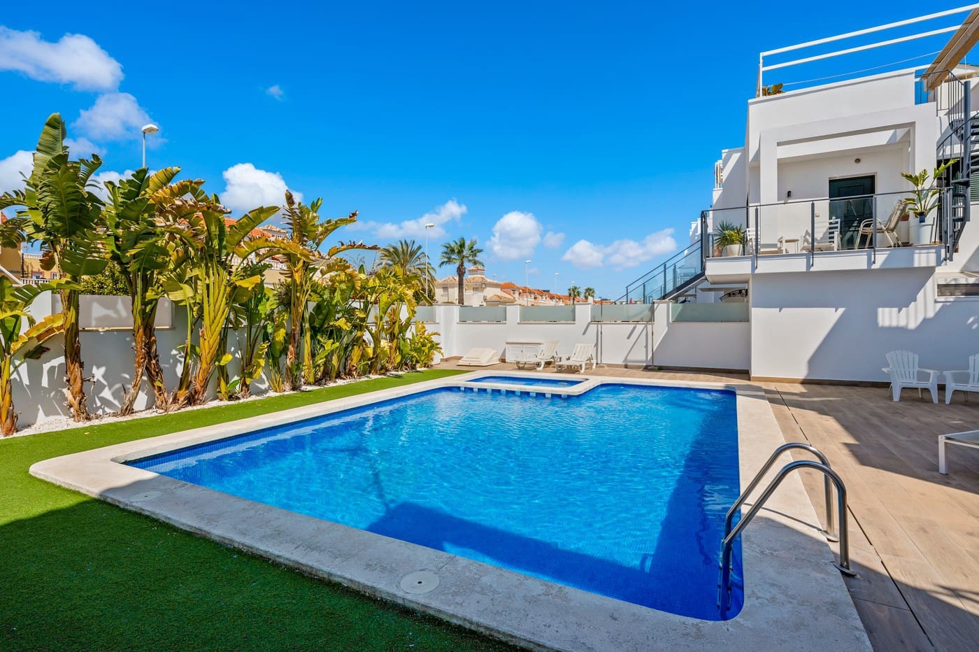 Apartamento de 2 habitaciones en Orihuela Costa en venta con piscina - 200.000 € (Ref: 9819479)