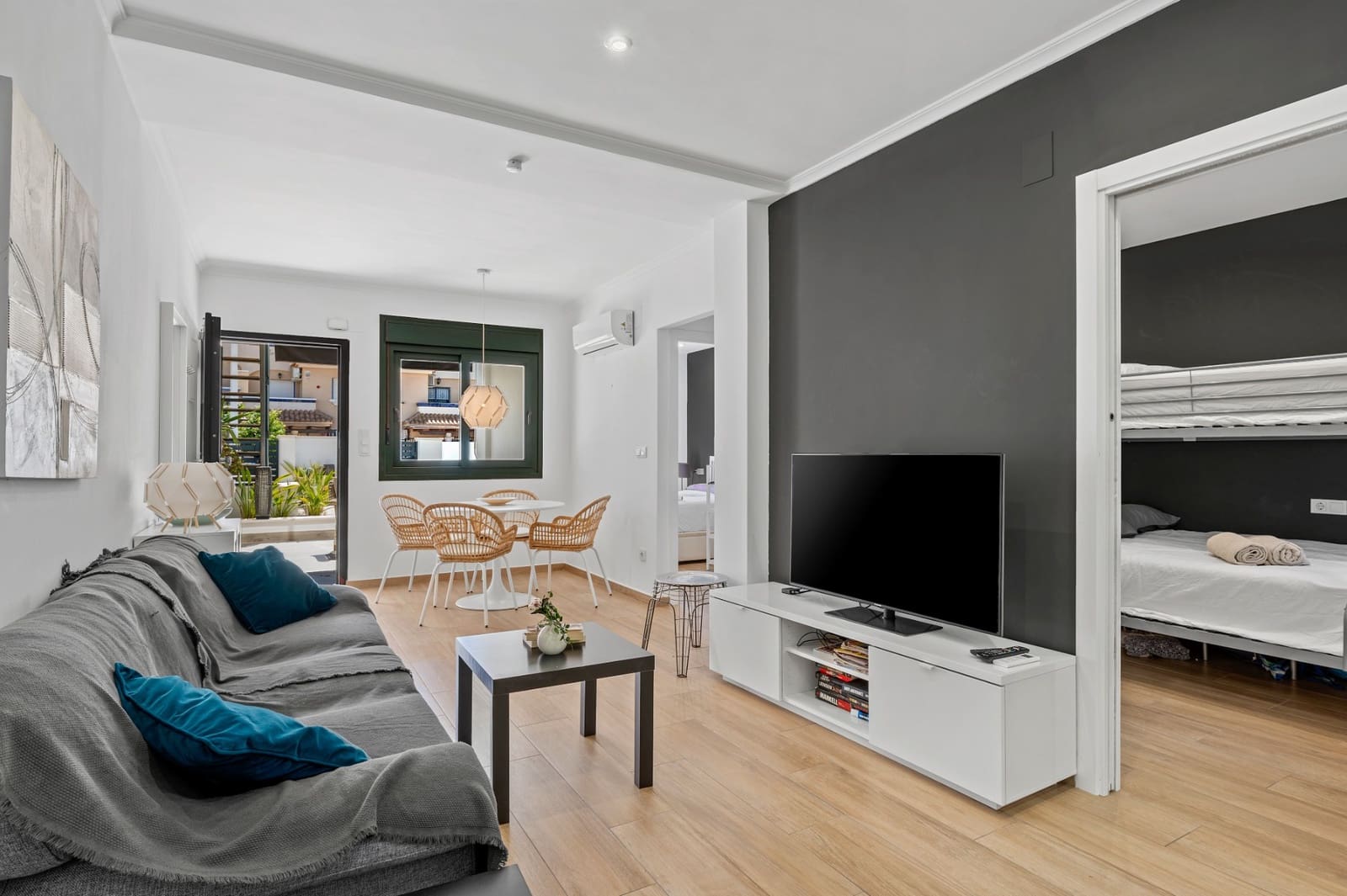 Apartamento de 2 habitaciones en Orihuela Costa en venta con piscina - 200.000 € (Ref: 9819479)