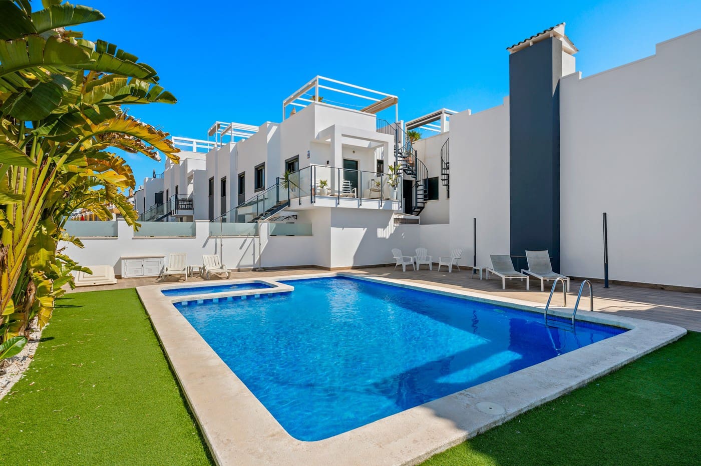 Apartamento de 2 habitaciones en Orihuela Costa en venta con piscina - 200.000 € (Ref: 9819479)