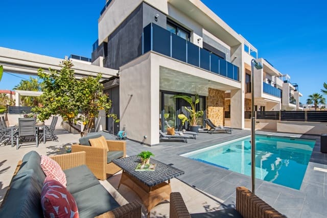 4 slaapkamer Villa te koop in Lomas de Cabo Roig - Los Dolses, Orihuela met zwembad - € 719.000 (Ref: 9819481)