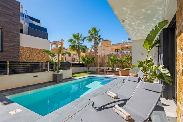 4 slaapkamer Villa te koop in Lomas de Cabo Roig - Los Dolses, Orihuela met zwembad - € 719.000 (Ref: 9819481)