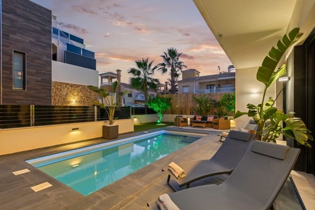 4 slaapkamer Villa te koop in Lomas de Cabo Roig - Los Dolses, Orihuela met zwembad - € 719.000 (Ref: 9819481)