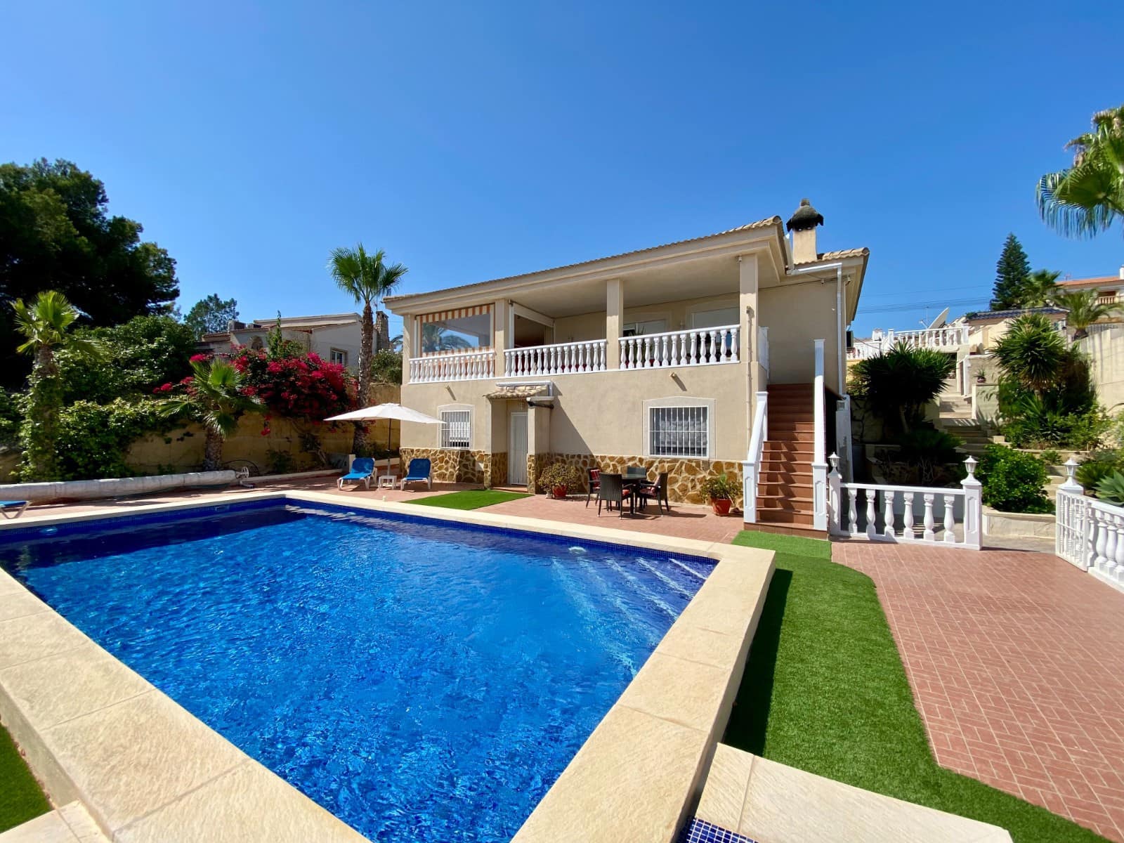 3 bedroom Villa for sale in Algorfa with pool garage - € 599,990 (Ref: 9819490)