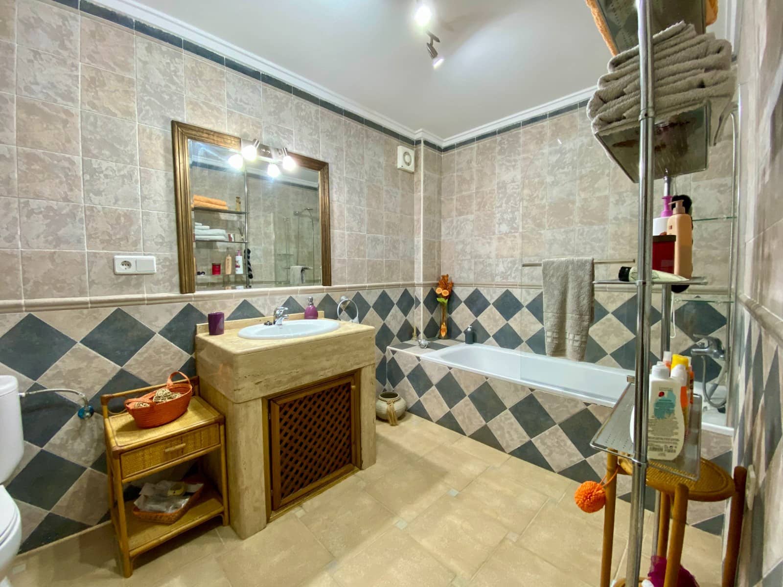 3 bedroom Villa for sale in Algorfa with pool garage - € 599,990 (Ref: 9819490)