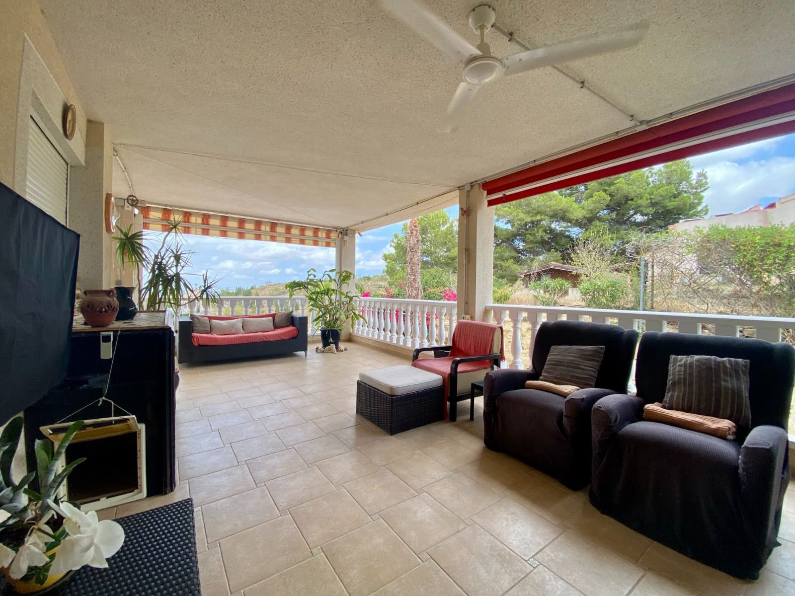 3 bedroom Villa for sale in Algorfa with pool garage - € 599,990 (Ref: 9819490)