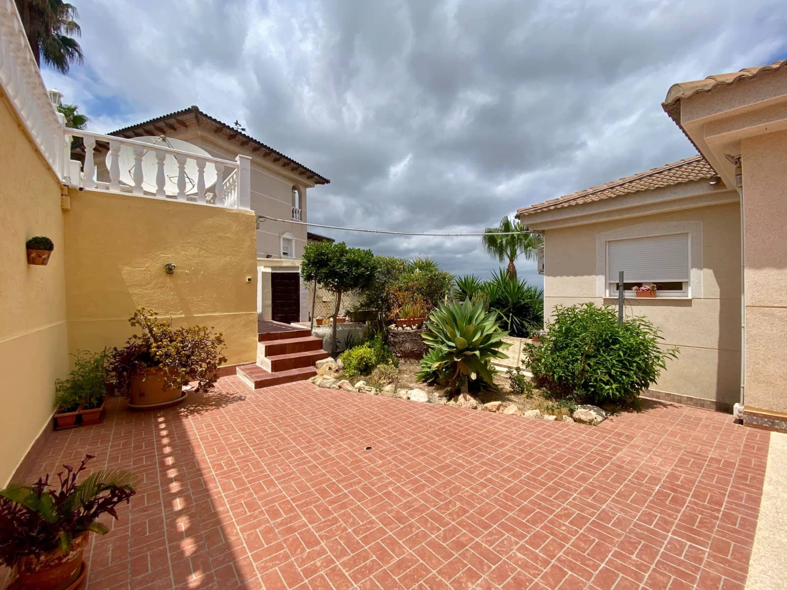 3 bedroom Villa for sale in Algorfa with pool garage - € 599,990 (Ref: 9819490)