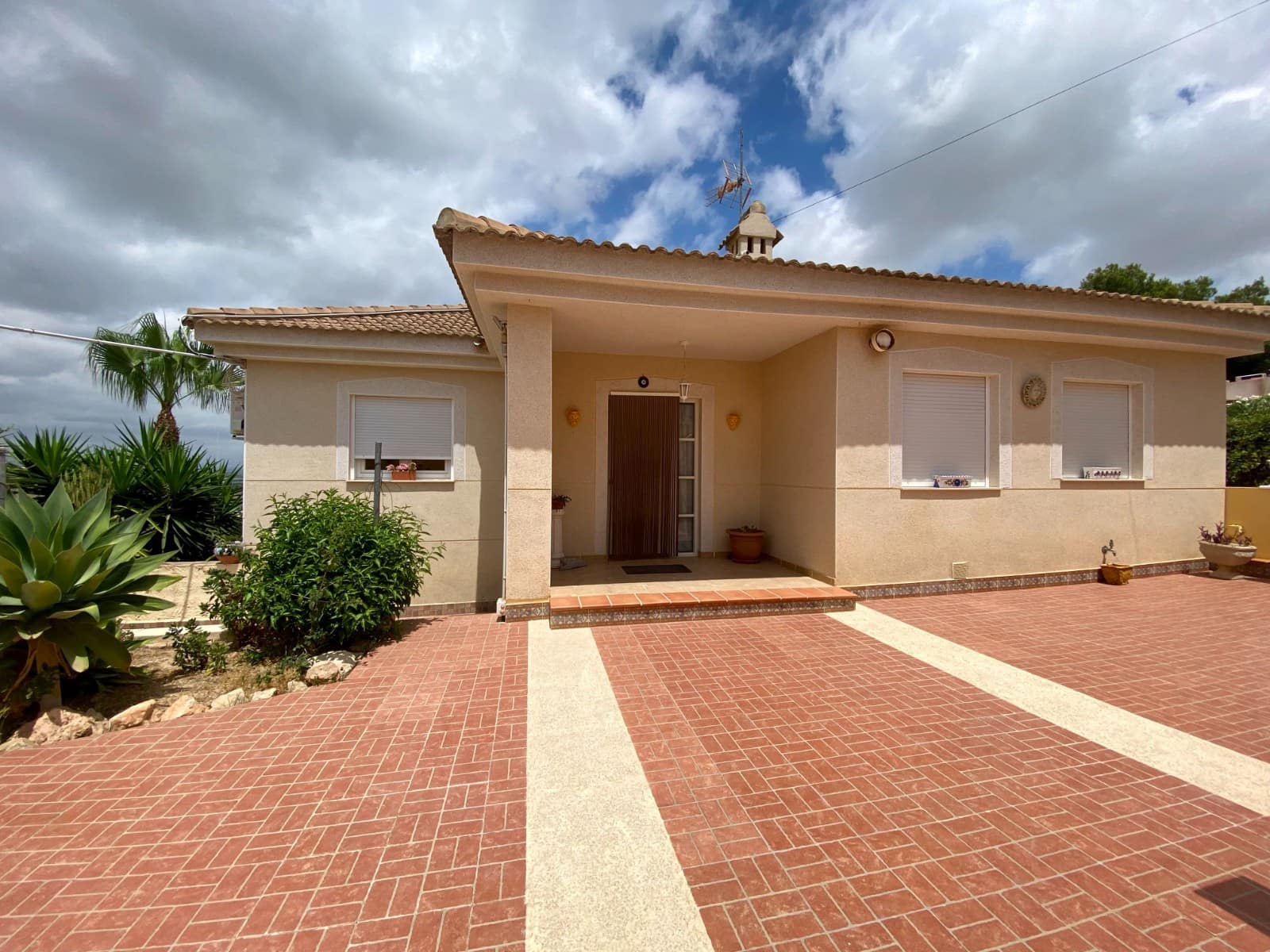 3 bedroom Villa for sale in Algorfa with pool garage - € 599,990 (Ref: 9819490)