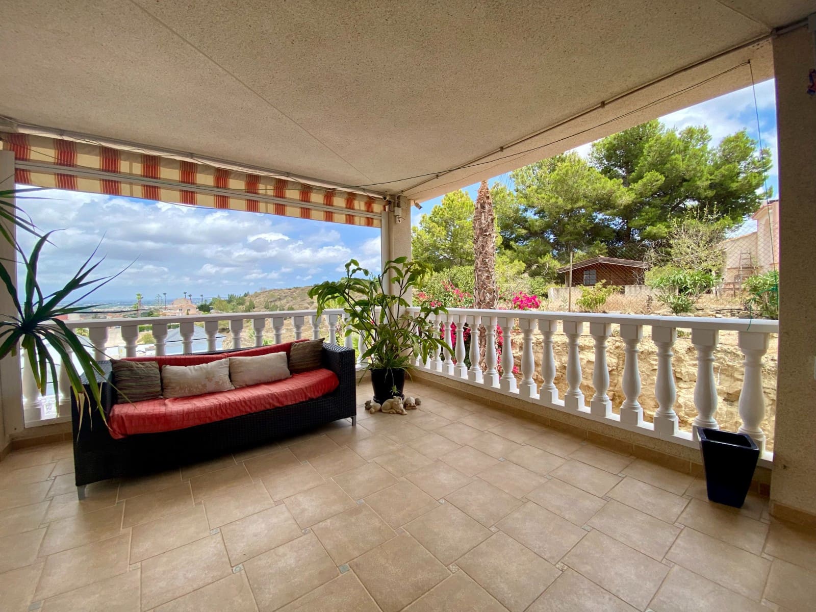 3 bedroom Villa for sale in Algorfa with pool garage - € 599,990 (Ref: 9819490)