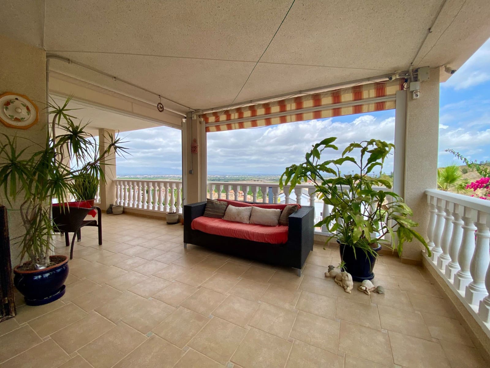 3 bedroom Villa for sale in Algorfa with pool garage - € 599,990 (Ref: 9819490)
