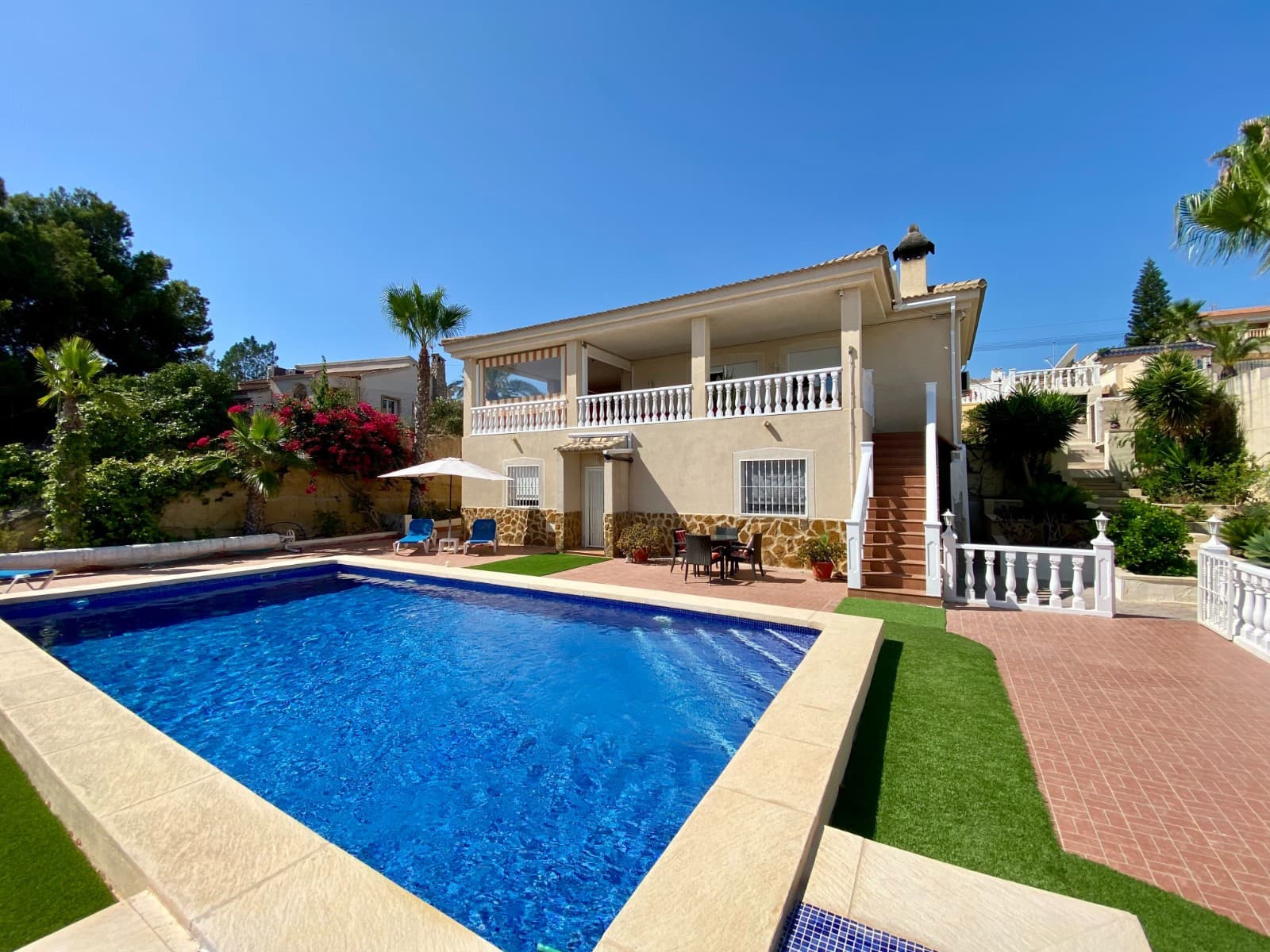 3 bedroom Villa for sale in Algorfa with pool garage - € 599,990 (Ref: 9819490)