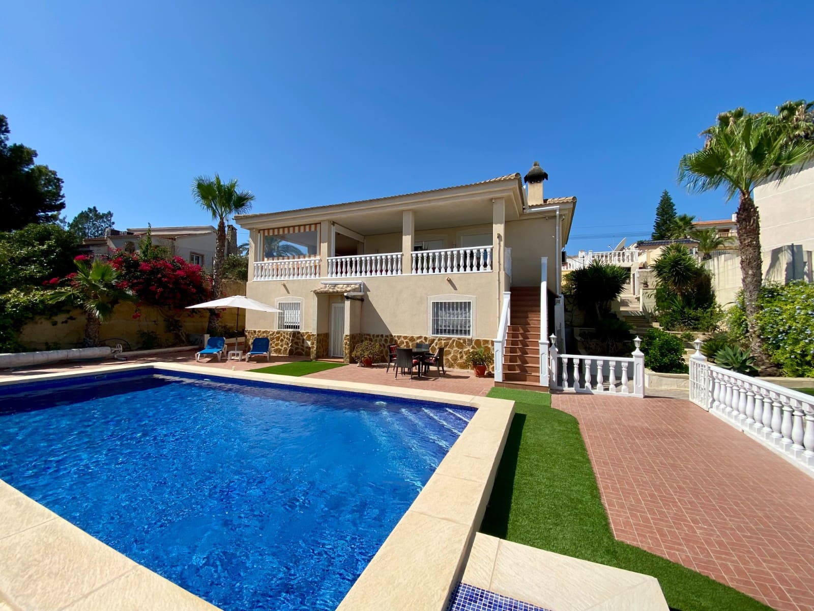 3 bedroom Villa for sale in Algorfa with pool garage - € 599,990 (Ref: 9819490)