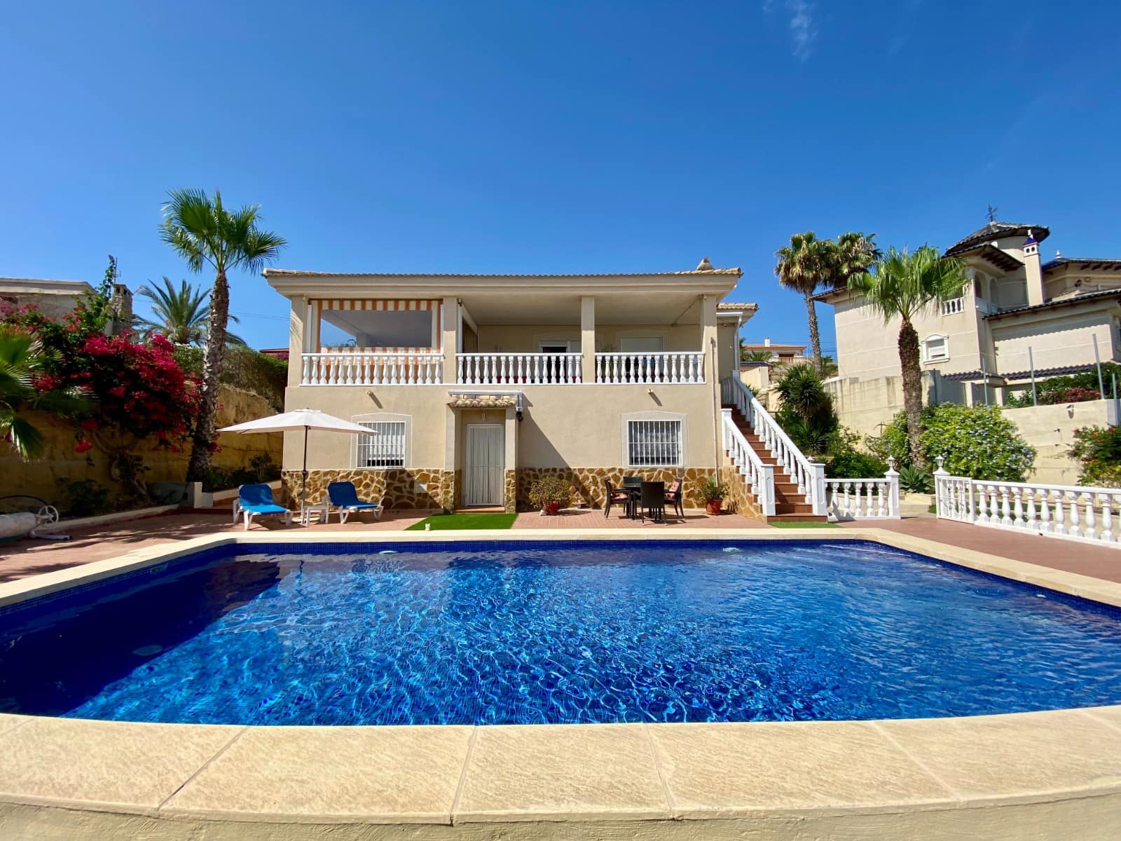 3 bedroom Villa for sale in Algorfa with pool garage - € 599,990 (Ref: 9819490)