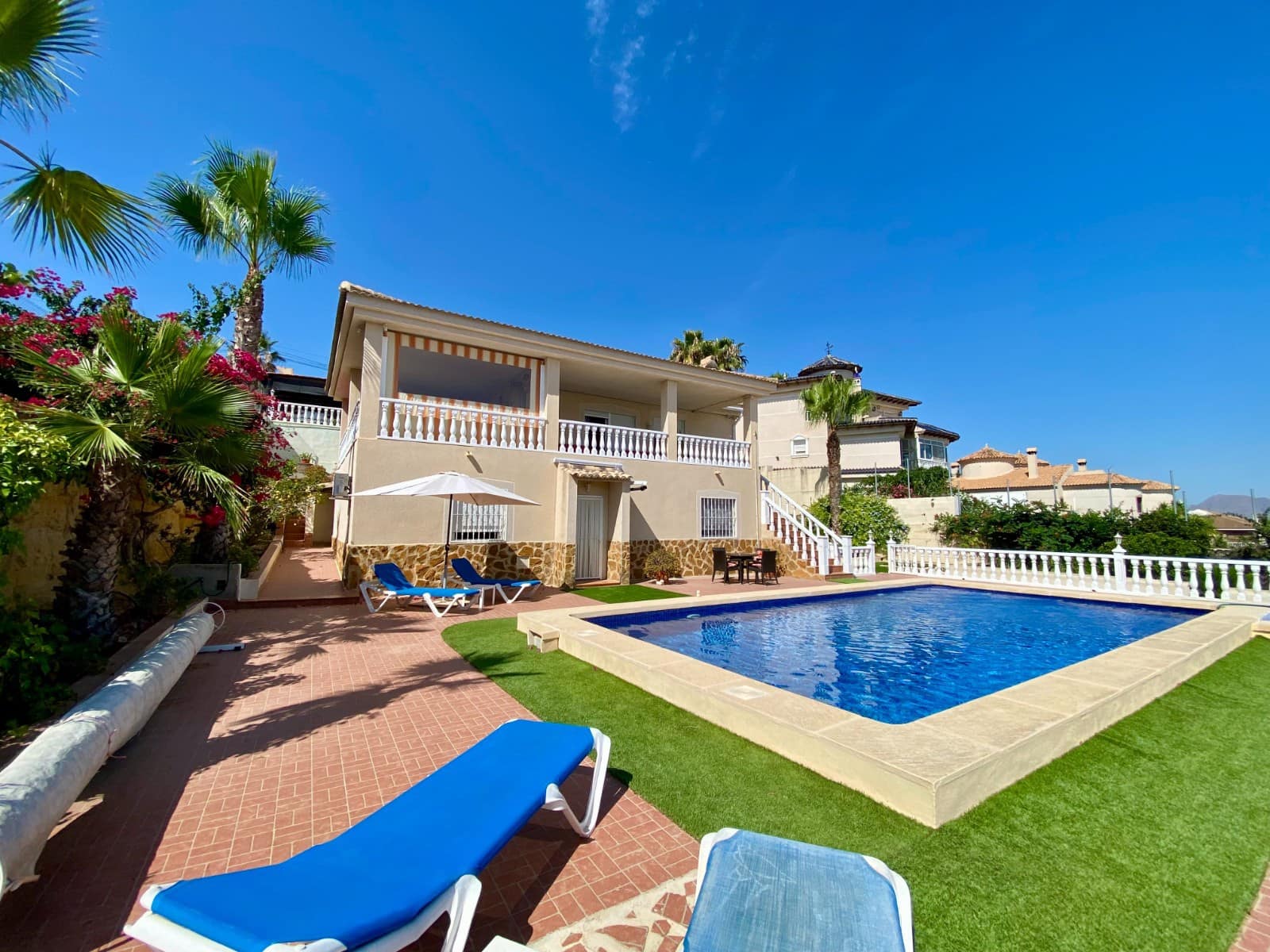 3 bedroom Villa for sale in Algorfa with pool garage - € 599,990 (Ref: 9819490)