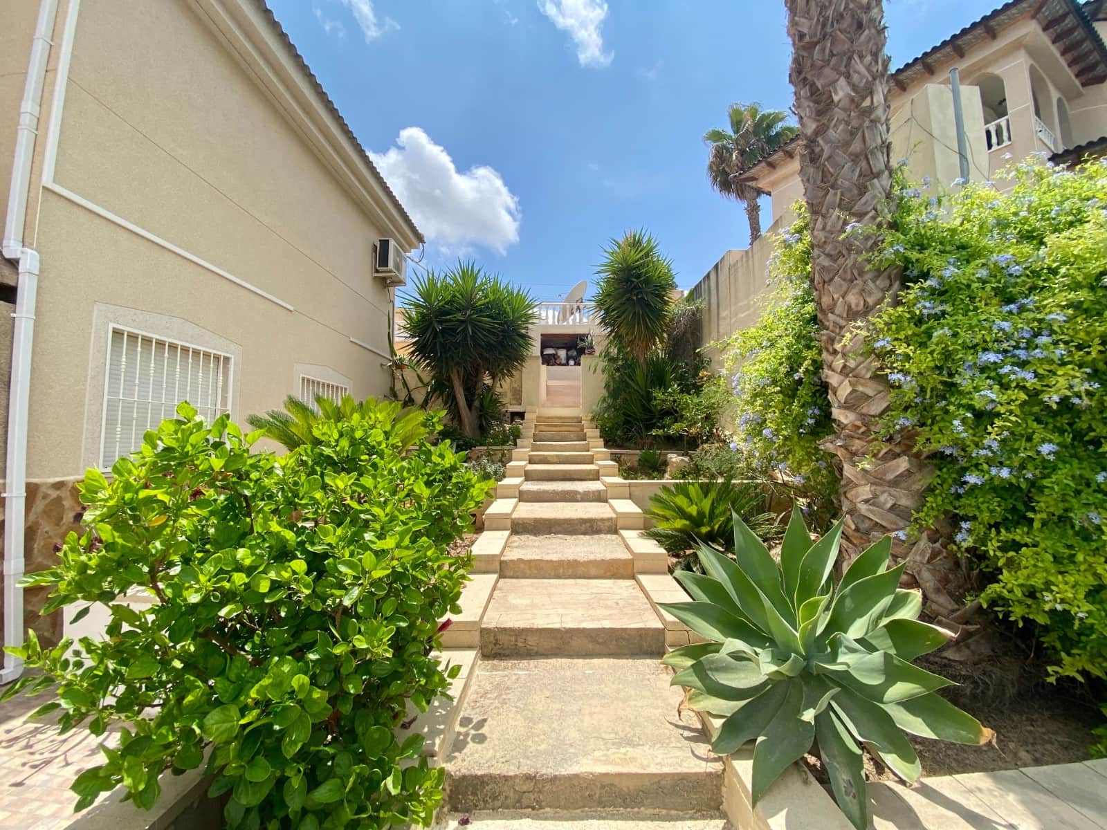 3 bedroom Villa for sale in Algorfa with pool garage - € 599,990 (Ref: 9819490)