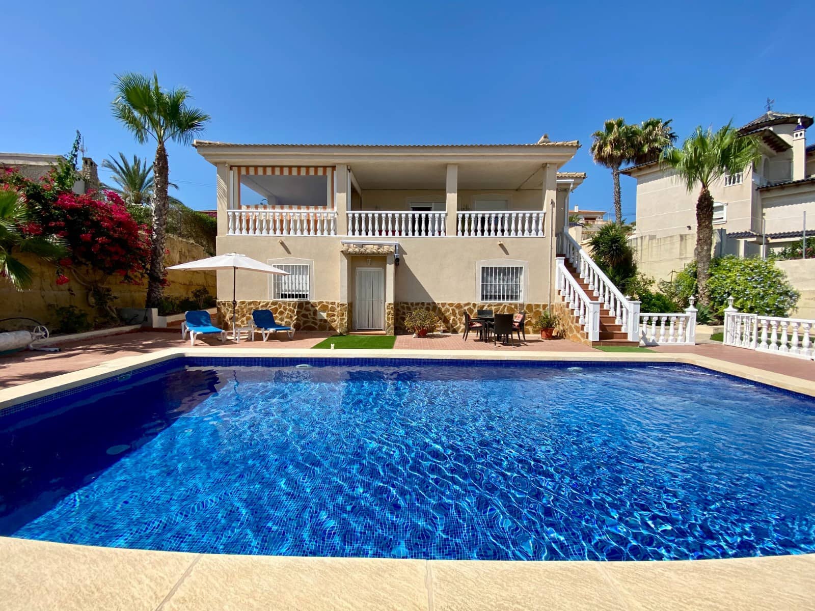 3 bedroom Villa for sale in Algorfa with pool garage - € 599,990 (Ref: 9819490)