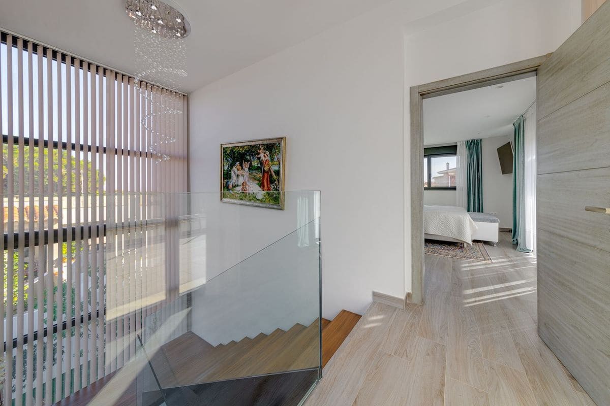 3 soveværelse Villa til salg i Torrevieja med swimmingpool garage - € 1.250.000 (Ref: 9819504)