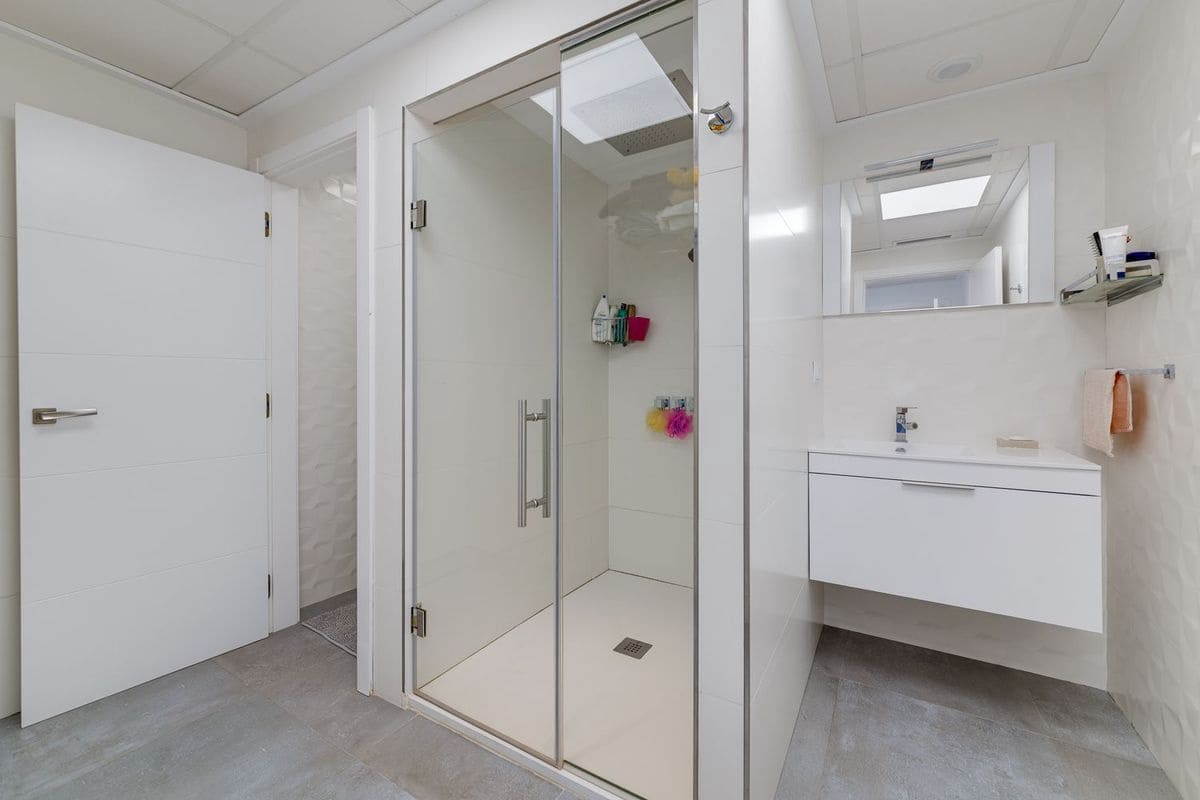 3 soveværelse Villa til salg i Torrevieja med swimmingpool garage - € 1.250.000 (Ref: 9819504)