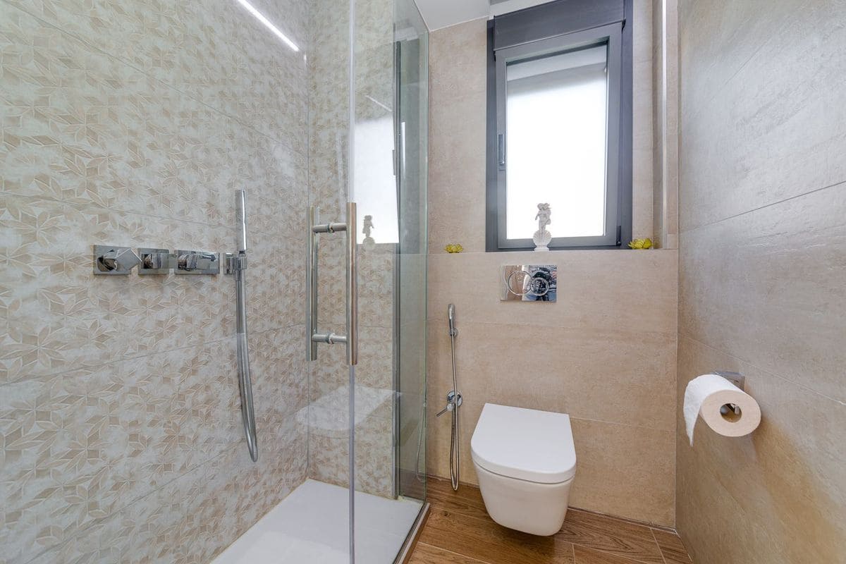 3 soveværelse Villa til salg i Torrevieja med swimmingpool garage - € 1.250.000 (Ref: 9819504)
