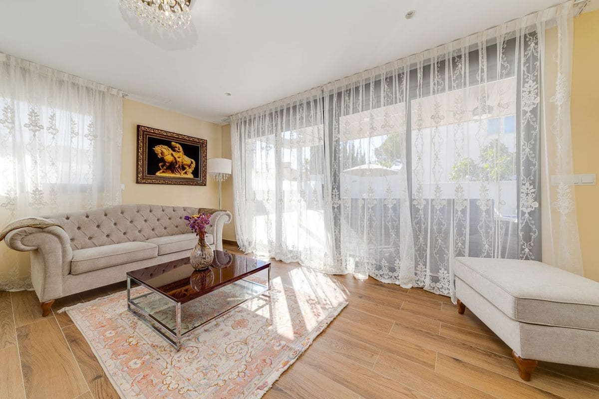 3 soveværelse Villa til salg i Torrevieja med swimmingpool garage - € 1.250.000 (Ref: 9819504)
