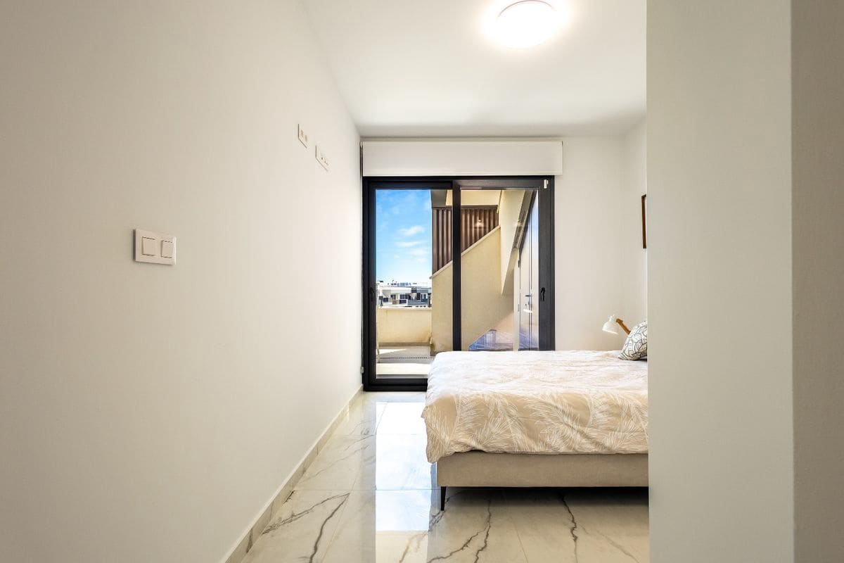 2 soverom Penthouse til salgs i Playa Flamenca med svømmebasseng garasje - € 549 000 (Ref: 9819505)