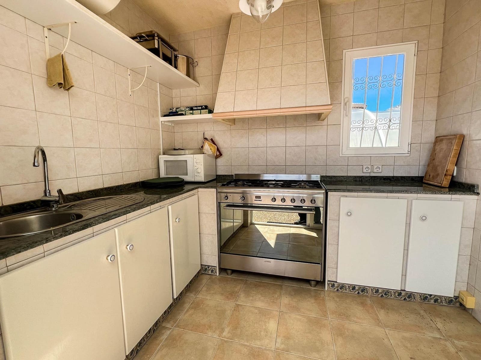 4 soveværelse Villa til salg i La Nucia med swimmingpool garage - € 1.150.000 (Ref: 9831261)