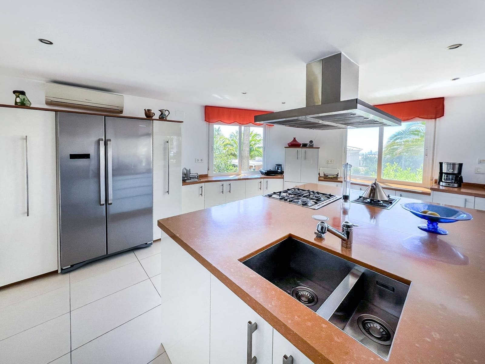 4 soveværelse Villa til salg i La Nucia med swimmingpool garage - € 1.150.000 (Ref: 9831261)