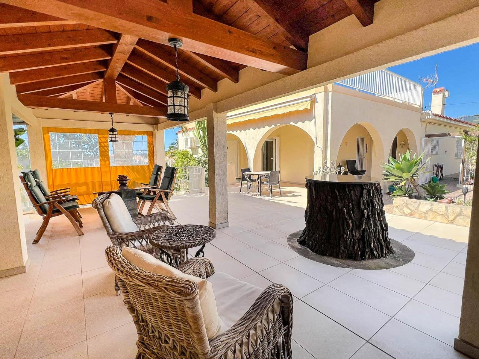 4 soveværelse Villa til salg i La Nucia med swimmingpool garage - € 1.150.000 (Ref: 9831261)