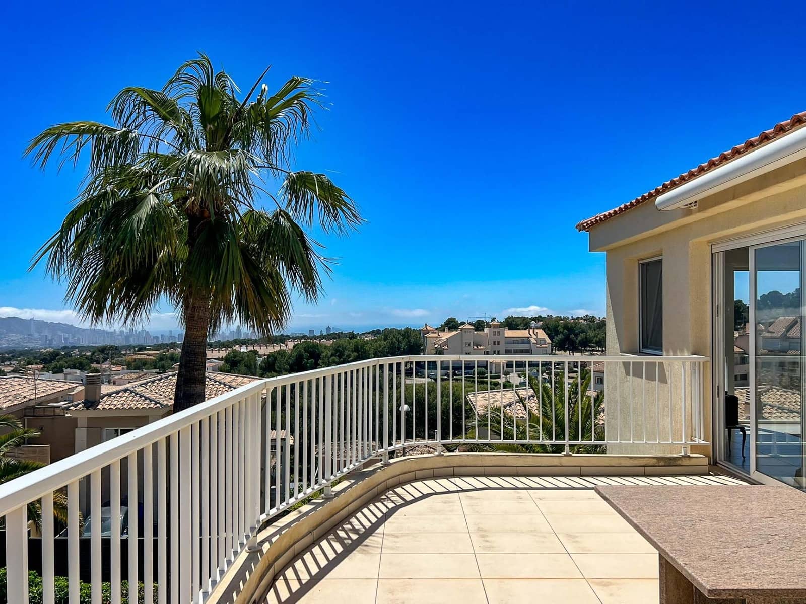 4 soveværelse Villa til salg i La Nucia med swimmingpool garage - € 1.150.000 (Ref: 9831261)