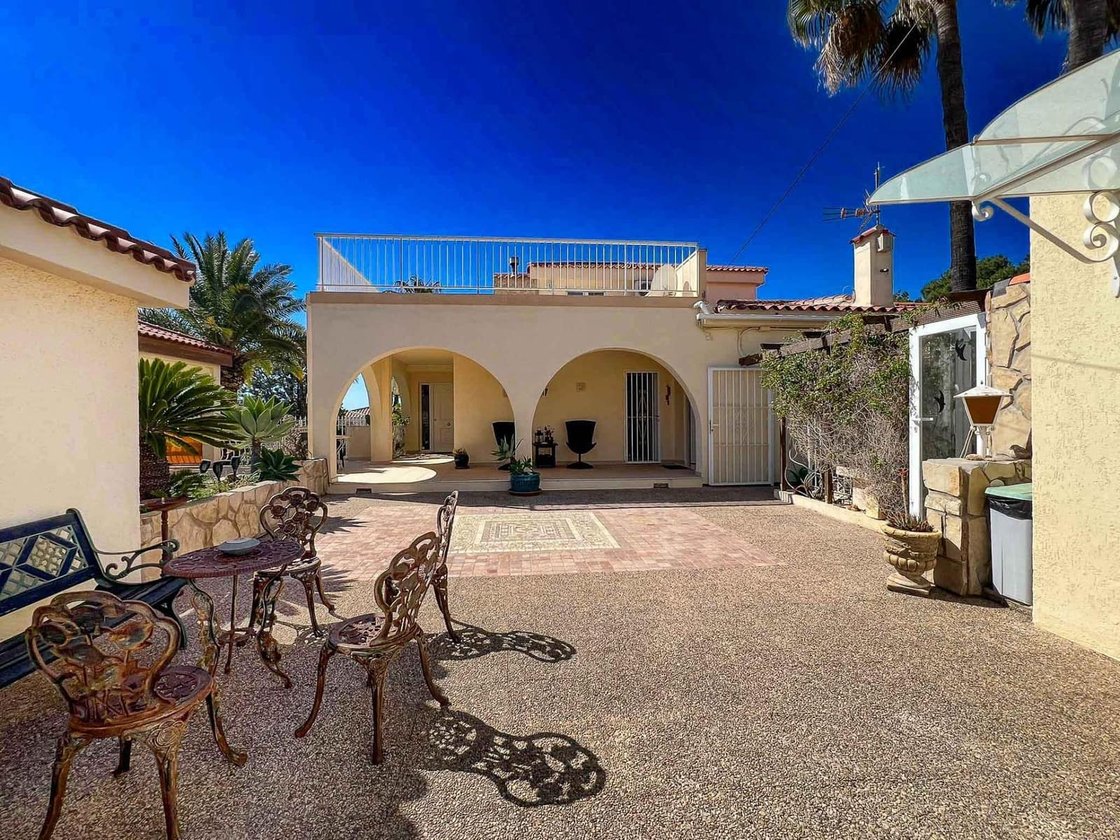 4 soveværelse Villa til salg i La Nucia med swimmingpool garage - € 1.150.000 (Ref: 9831261)