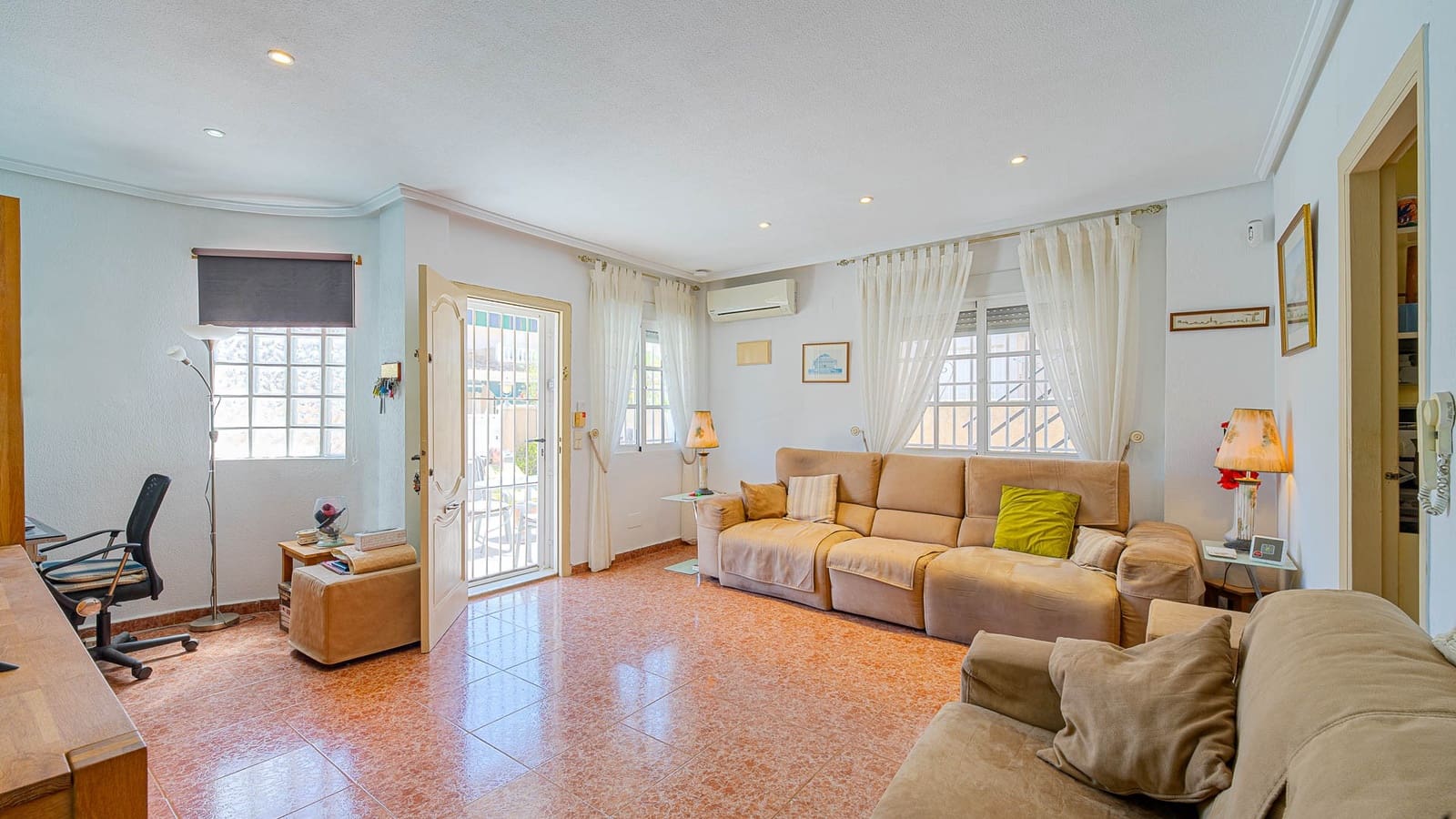 2 bedroom Villa for sale in Punta Prima - € 235,000 (Ref: 9832996)