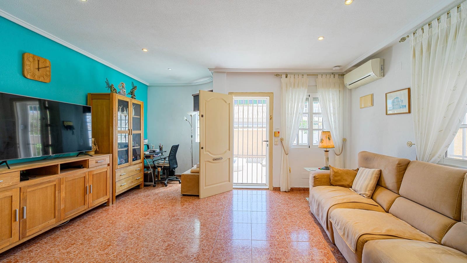 2 bedroom Villa for sale in Punta Prima - € 235,000 (Ref: 9832996)