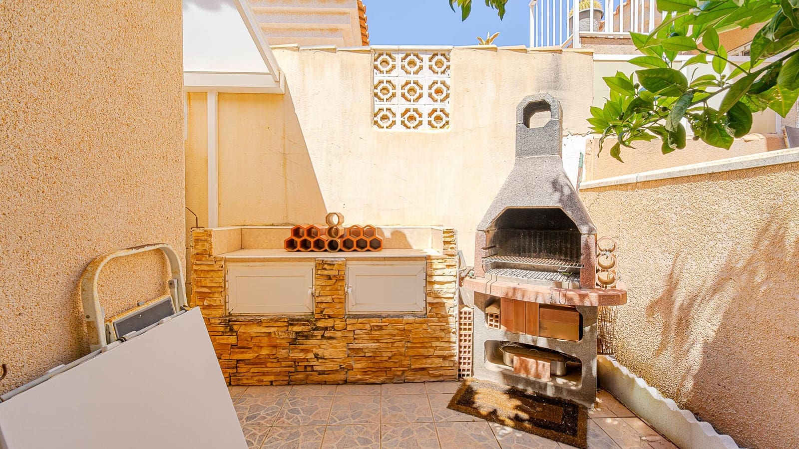 2 bedroom Villa for sale in Punta Prima - € 235,000 (Ref: 9832996)