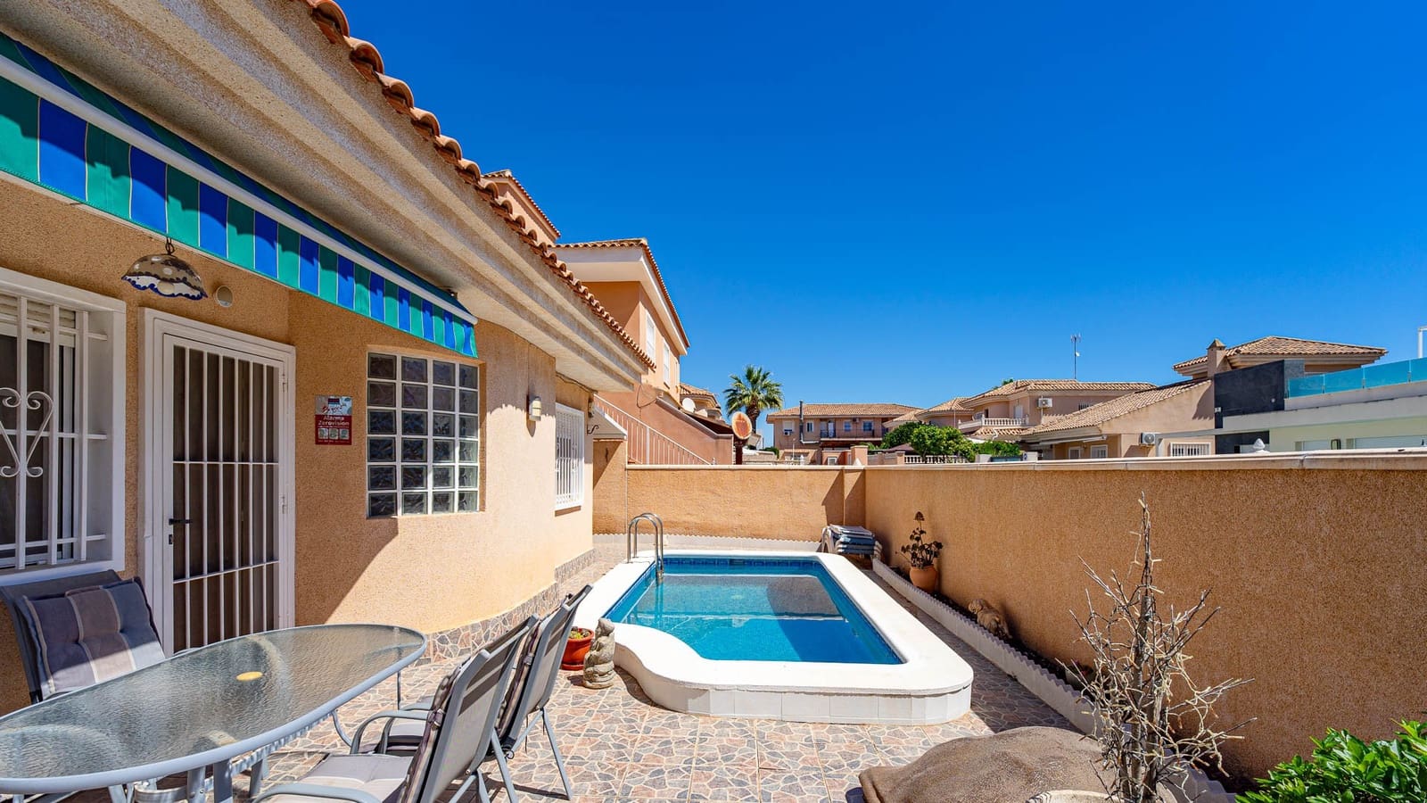 2 bedroom Villa for sale in Punta Prima - € 235,000 (Ref: 9832996)