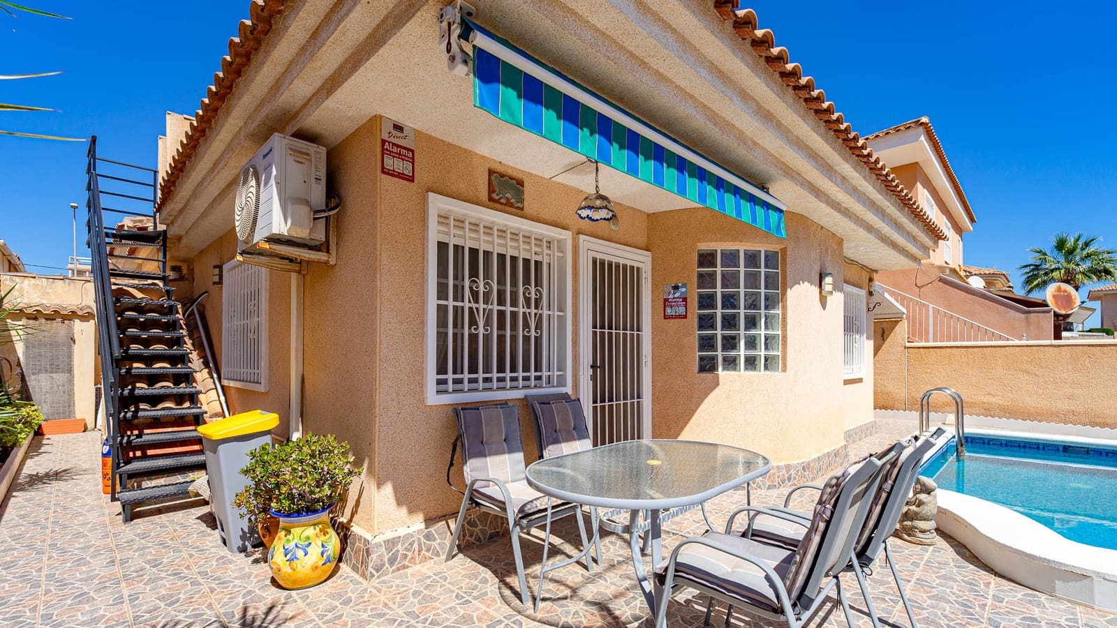 2 bedroom Villa for sale in Punta Prima - € 235,000 (Ref: 9832996)