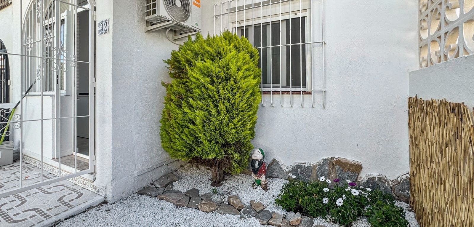 1 soveværelse Bungalow til salg i Torrevieja med swimmingpool - € 132.000 (Ref: 9834308)