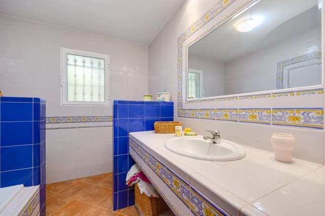5 quarto Moradia para venda em San Miguel de Salinas com piscina garagem - 495 000 € (Ref: 9841900)