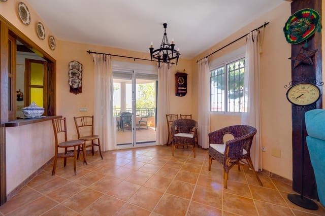 5 quarto Moradia para venda em San Miguel de Salinas com piscina garagem - 495 000 € (Ref: 9841900)