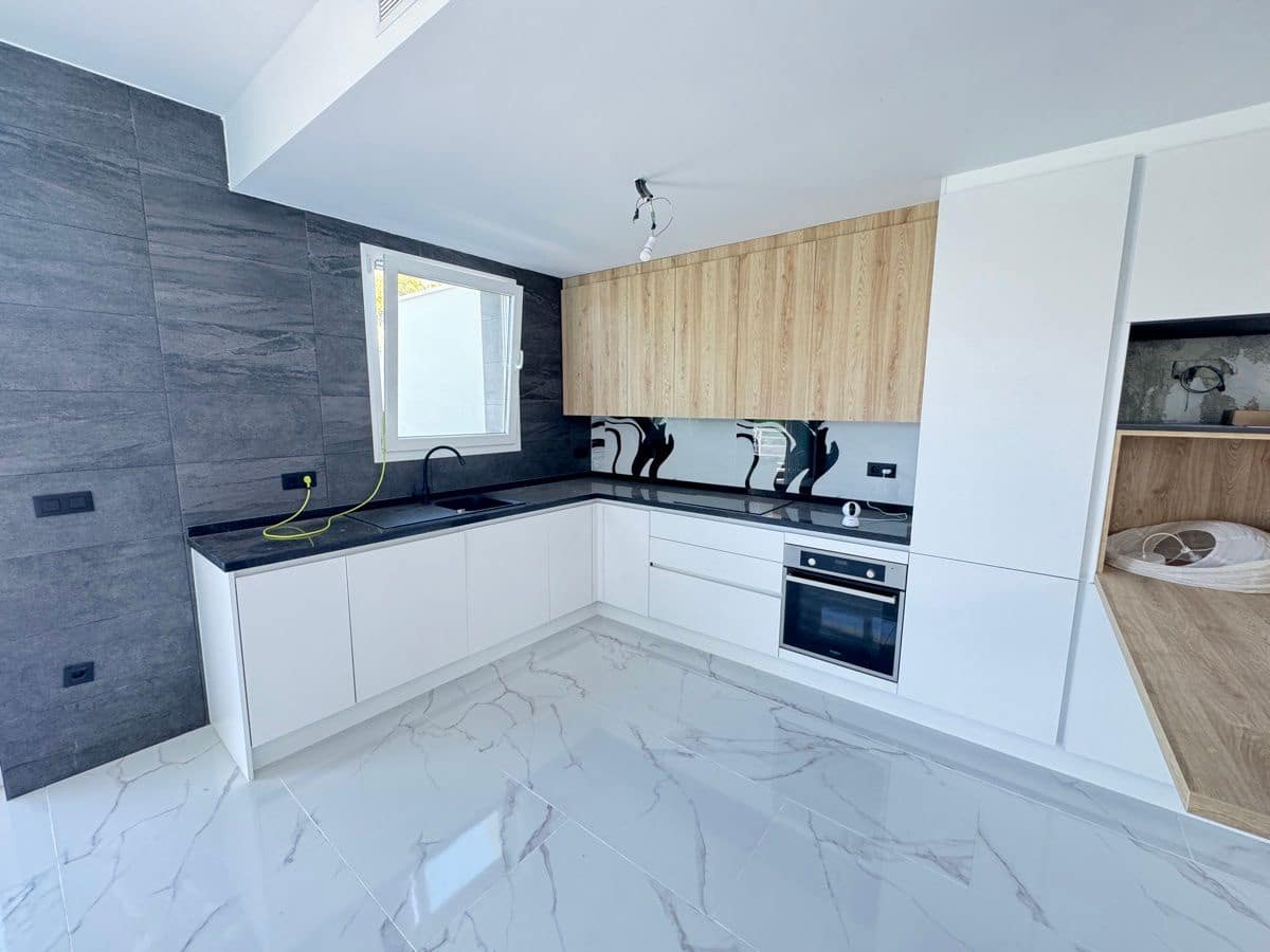 4 chambre Villa/Maison à vendre à Torrevieja avec piscine - 599 000 € (Ref: 9844286)
