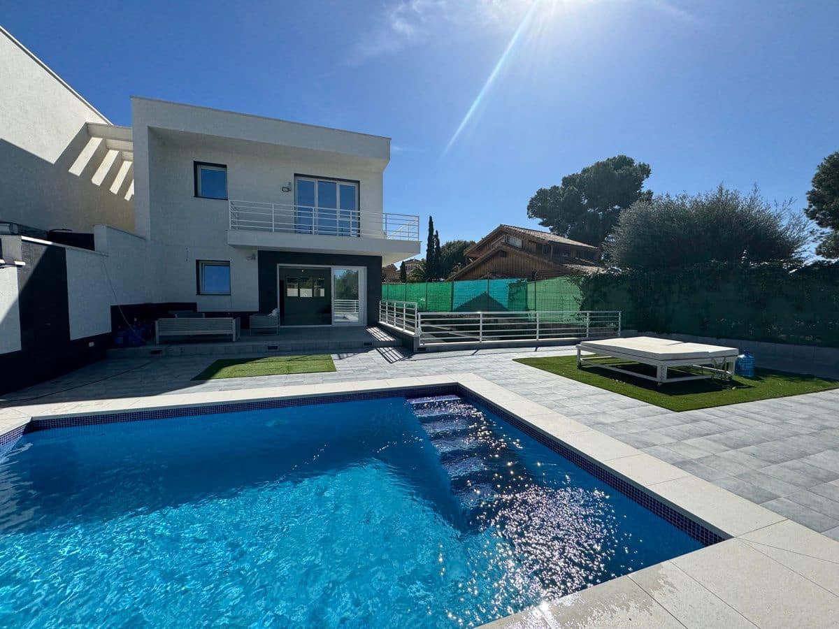 4 chambre Villa/Maison à vendre à Torrevieja avec piscine - 599 000 € (Ref: 9844286)